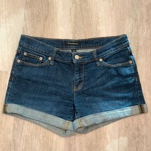 Banana Republic Jean Shorts Sz 27/4 in Perfect Condition no stains or holes